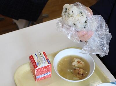 具だくさん味噌汁＋おにぎり